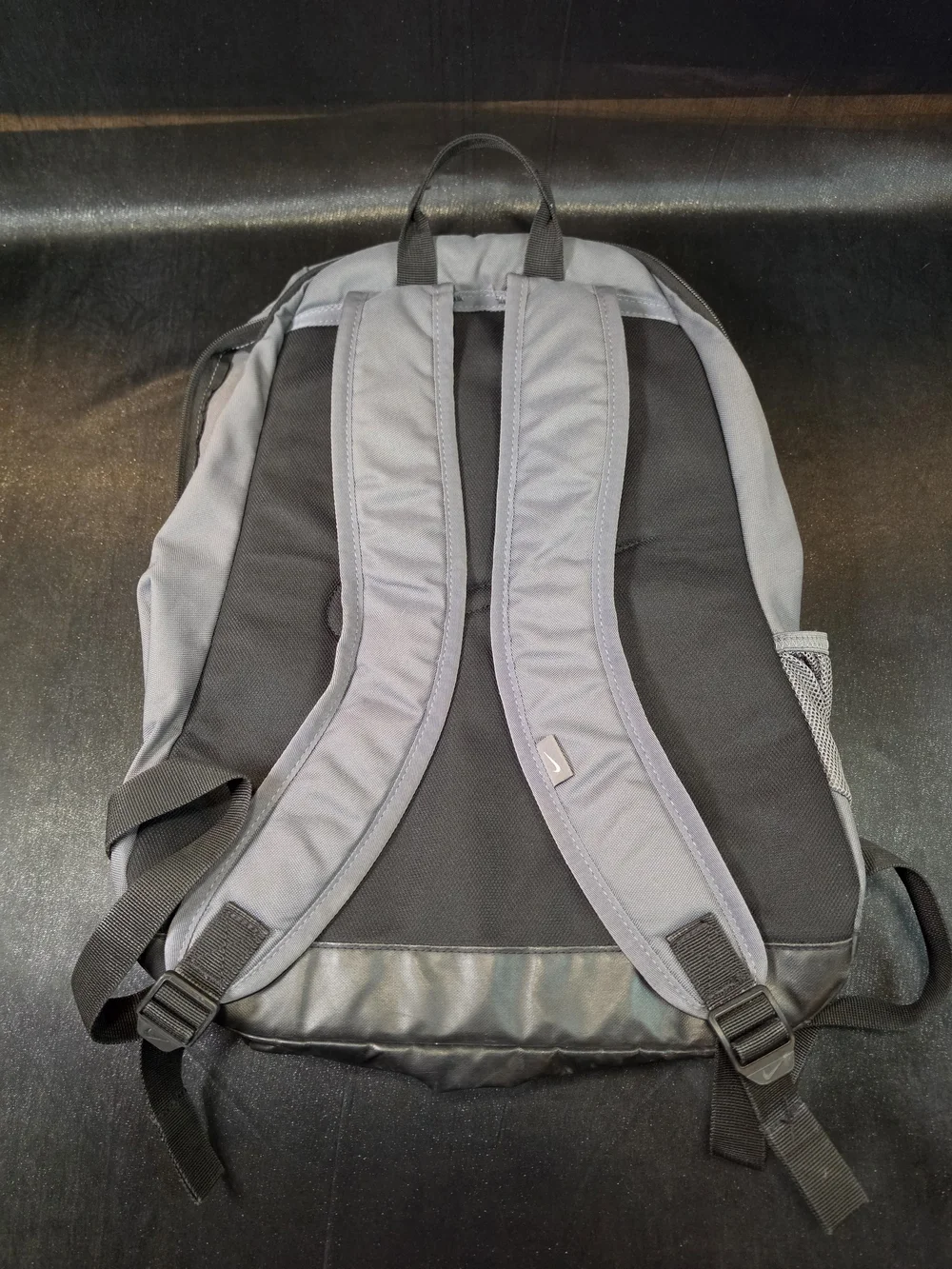 Nike Backpack Gray Black AthletNike Gray Men's Backpack - Durable Everyday Carry